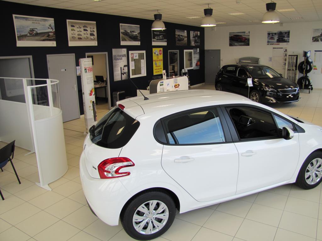 Carteret Automobiles - Showroom